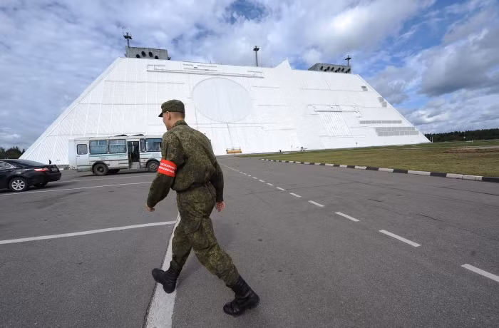 Thời gian chuyển sang trạng thái chiến đấu hoàn toàn của hệ thống phòng thủ tên lửa mất hàng chục phút. Việc lựa chọn mục tiêu được thực hiện khi tên lửa địch cách Thủ đô Moscow trong phạm vi vài nghìn km. Đồng thời, nhiệm vụ phân tích đầu đạn thật cũng đầu đạn giả được cập nhật liên tục, sau đó tên lửa đánh chặn được phóng đi và dẫn tên lửa đến mục tiêu.