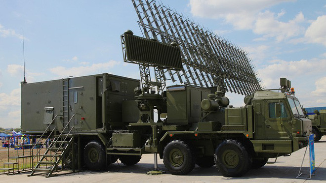 Tuy nhiên hệ thống phòng không S-400 được trang bị radar RLM-M Nebo-M, có khả năng phát hiện mục tiêu bay cỡ nhỏ với diện tích phản xạ radar cỡ 1 m2 bay ở độ cao 500 m từ cự ly 91km, nếu bay ở độ cao 10.000m thì cự ly bị phát hiện là 378km và bay ở độ cao 20.000m thì mục tiêu sẽ lộ diện ở cự ly 532km. Như vậy F-35 hoàn toàn bị bộc lộ trước radar của S-400.