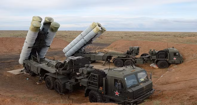 Hiện nay hệ thống phòng không S-400 được coi là hệ thống phòng không mạnh nhất của Nga và chiến đấu cơ tàng hình F-35 là ngọn giáo sắc bén nhất của Mỹ; Trong khi Mỹ hoàn thiện F-35 thì Nga cũng liên tục cập nhật tính năng mới cho các hệ thống phòng không. Cuộc chạy đua giữa phòng không và áp chế phòng không sẽ chẳng bao giờ có hồi kết.