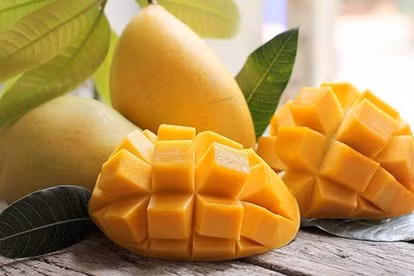 Xoài cung cấp vitamin A, vitamin B, vitamin B6. Xoài cũng rất giàu beta carotene, được cho là làm giảm nguy cơ mắc một số loại ung thư. Ảnh: Indiatimes.