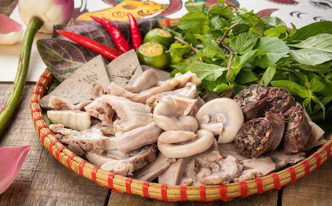 Nội tạng động vật chứa nhiều cholesterol, làm cản trở bài tiết mật, tác động tiêu cực đến quá trình lọc thải độc tố, do đó người bị viêm gan B nên tránh tiêu thụ loại thực phẩm này. Ảnh: sohacdn.