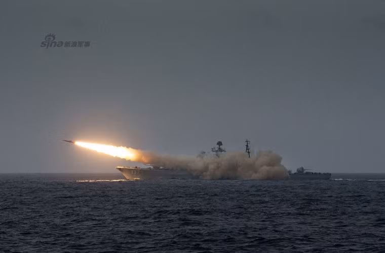 Hiện nay, các tên lửa Moskit này đang được Trung Quốc sử dụng trên 4 tàu khu trục tên lửa Project 956 Sovremenny cũng được mua từ Nga. P-270 Moskit tuy chỉ đạt tầm bắn 120km, nhưng với tốc độ Mach 2,5 thì nó chỉ cho tàu chiến đối phương 25-30 giây để đánh chặn. Đó là khoảng thời gian quá thấp để tàu chiến địch vận hành các hỏa lực đối phó.