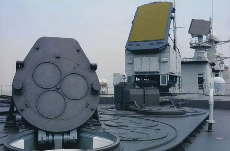 Sau này, Trung Quốc sao chép mẫu S-300FM và tạo ra tên lửa phòng không HHQ-9 trang bị cho các tàu khu trục Type 052C (các chiếc đóng sau) và Type 052D. Không những vậy, họ còn sao chép cả đài điều khiển hỏa lực Rif-M của S-300FM.