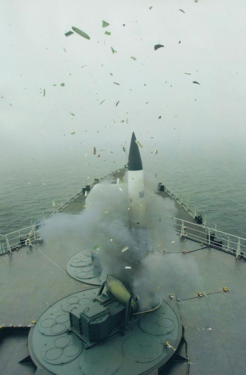 S-300FM Fort-M đem lại khả năng phòng thủ cấp hạm đội cho Hải quân Trung Quốc khi có thể bắn hạ mục tiêu ở cự ly 5 tới 150km, độ cao hạ mục tiêu từ 10m tơi tận 27km. Đặc biệt, S-300FM có khả năng hạn chế đánh chặn cả tên lửa đạn đạo.