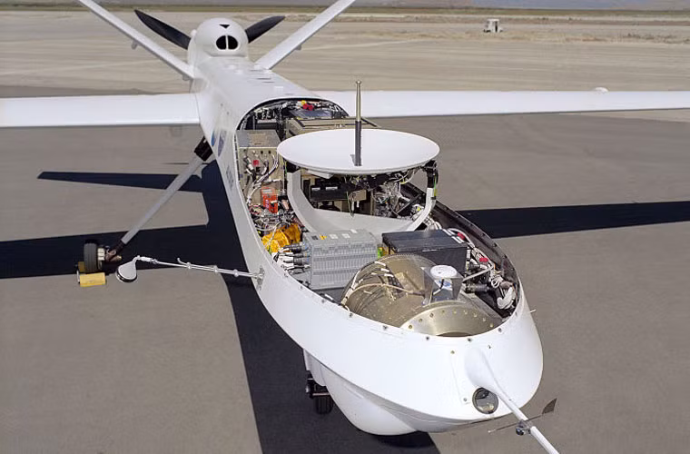 Phần lớn không gian bên trong thân chiếc UAV làm chỗ chứa cho các hệ thống điện tử, cảm biến trinh sát. Cụ thể, Reaper trang bị hệ thống radar khẩu độ tổng hợp AN/APY-8 Lynx cung cấp bức ảnh chụp khu vực trinh sát độ nét cao. Ảnh radar bên trong chiếc MQ-9 Reaper.