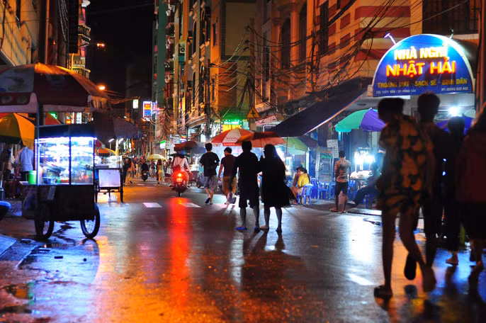 Vung Tau bat dau hung con mua lon, gio giat lien hoi-Hinh-4