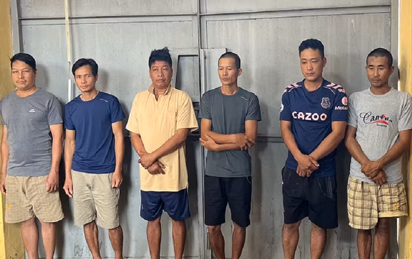  6 lâm tặc đánh 3 kiểm lâm Vườn quốc gia Cát Tiên bị khởi tố: Ngày 15/3, Công an huyện Tân Phú, tỉnh Đồng Nai, đã ra quyết định khởi tố bị can và bắt tạm giam 6 người để điều tra về tội chống người thi hành công vụ và cố ý gây thương tích. Trước đó, sáng 2/3, tại địa phận Tiểu khu 42 Vườn quốc gia Cát Tiên (thuộc xã Đak Lua, huyện Tân Phú), tổ tuần tra phát hiện một nhóm người săn bắt, vận chuyển trái phép động vật hoang dã nên ngăn chặn. Lúc này, nhóm lâm tặc đã dùng dao, gậy gỗ, bình xịt hơi cay, súng tự chế chống trả gây thương tích cho lực lượng tuần tra để tẩu thoát. Hậu quả khiến nhiều người bị thương.