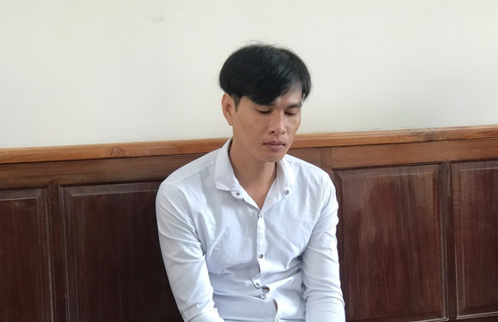  Bắn cán bộ kiểm lâm, thanh niên ở Đồng Nai bị phạt 10 năm tù: Ngày 24/12/2020, TAND tỉnh Đồng Nai tuyên phạt bị cáo Huỳnh Văn Tốt (31 tuổi, ngụ huyện Vĩnh Cửu, tỉnh Đồng Nai) 10 năm tù về tội giết người và tàng trữ trái phép vũ khí quân dụng. Theo cáo trạng, Huỳnh Văn Tốt mang súng tự chế vào Khu bảo tồn thiên nhiên - Văn hóa Đồng Nai (huyện Vĩnh Cửu) săn thú rừng, khi bị kiểm lâm phát hiện truy đuổi, đối tượng bắn nhiều phát đạn để chạy trốn. Hậu quả khiến 2 cán bộ kiểm lâm bị thương. 