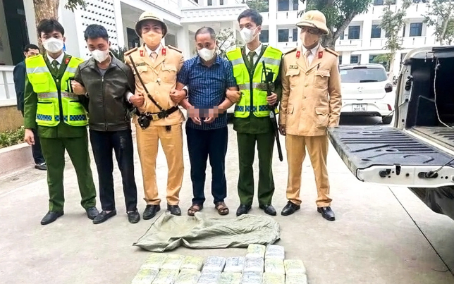 Chiều 9/1, Công an tỉnh Nghệ An chính thức thông tin về đường dây vận chuyển, buôn bán ma túy "khủng" do ông Mùa Bá Vừ (42 tuổi), Chủ tịch UBND xã Na Ngoi, cầm đầu.