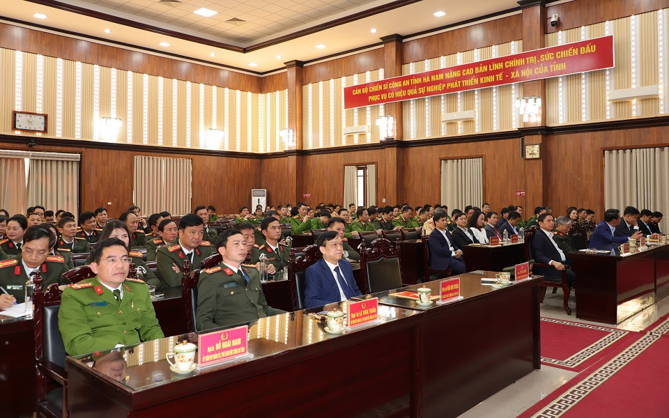 Chiều 13/1, Công an tỉnh Hà Nam tổ chức lễ công bố quyết định của Bộ trưởng Bộ Công an về công tác cán bộ. (Ảnh: Công an tỉnh Hà Nam)