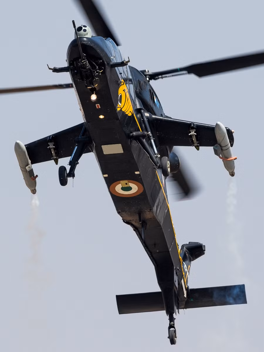 Về hỏa lực, hiện chưa rõ tải trọng tối đa của LCH, nhưng trên thân được thiết kế hai cánh nhỏ với 4 giá treo cho phép mang được tên lửa, bom, rocket.