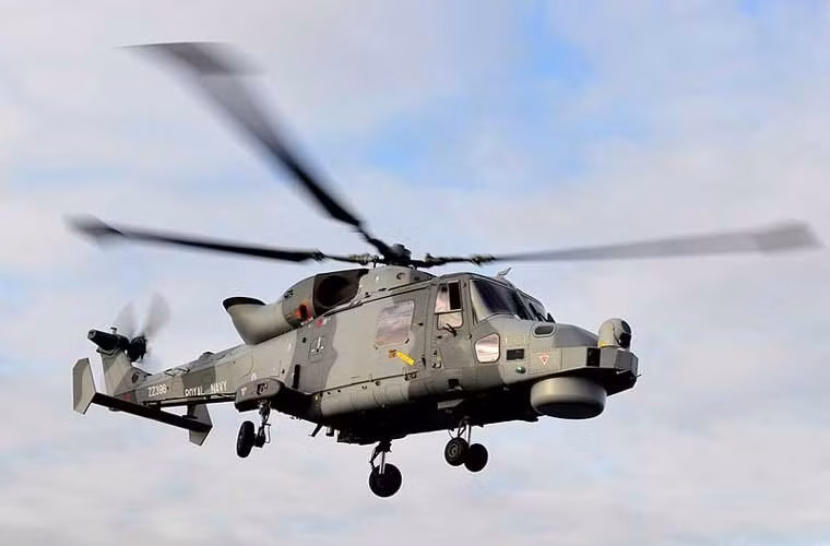 Theo Army-Technology, trực thăng săn ngầm AW159 được trang bị hai động cơ tuốc bin trục LHTEC CTS800-4N (công suất 1.361 mã lực/chiếc) cùng cánh quạt chính bốn lá đường kính 12,8m cho tốc độ bay tối đa 291km/h, tầm bay 777km, thời gian hoạt động trên không tối đa 4 tiếng 30 phút với thùng nhiên liệu phụ.