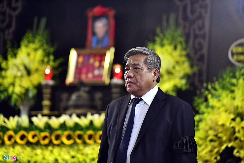 GS.TSKH Vũ Minh Giang, Phó chủ tịch Hội Khoa học Lịch sử Việt Nam trong vai trò ủy viên Ban tổ chức lễ tang. Giáo sư Giang cho biết ông là người ra vào bệnh viện thăm giáo sư Phan Huy Lê mỗi ngày khi sức khỏe ông xấu đi.