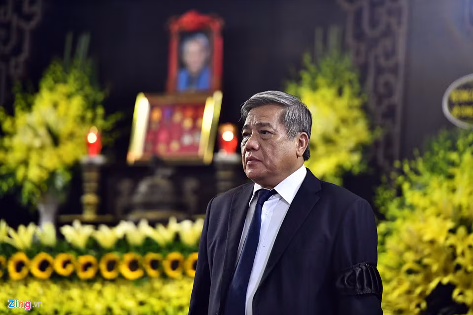 GS.TSKH Vũ Minh Giang, Phó chủ tịch Hội Khoa học Lịch sử Việt Nam trong vai trò ủy viên Ban tổ chức lễ tang. Giáo sư Giang cho biết ông là người ra vào bệnh viện thăm giáo sư Phan Huy Lê mỗi ngày khi sức khỏe ông xấu đi.