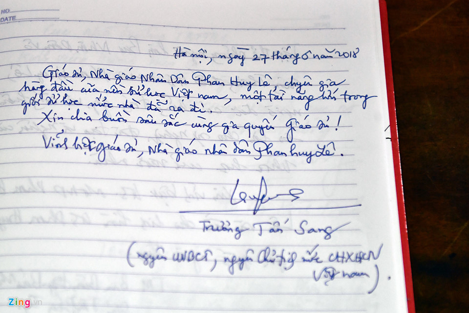 Nguyên Chủ tịch nước Trương Tấn Sang viết: "Giáo sư, Nhà giáo Nhân dân Phan Huy Lê, chuyên gia hàng đầu của nền sử học Việt Nam, một tài năng lớn trong giới sử học nước nhà đã ra đi. Xin chia buồn sâu sắc cùng gia quyến giáo sư! Vĩnh biệt giáo sư, Nhà giáo Nhân dân Phan Huy Lê!"