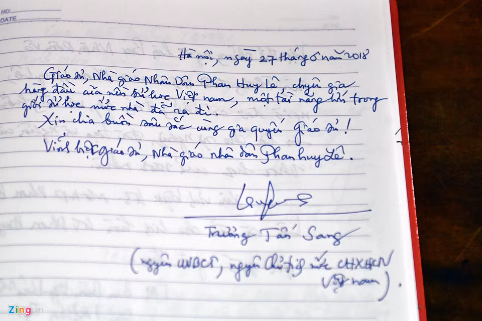 Nguyên Chủ tịch nước Trương Tấn Sang viết: "Giáo sư, Nhà giáo Nhân dân Phan Huy Lê, chuyên gia hàng đầu của nền sử học Việt Nam, một tài năng lớn trong giới sử học nước nhà đã ra đi. Xin chia buồn sâu sắc cùng gia quyến giáo sư! Vĩnh biệt giáo sư, Nhà giáo Nhân dân Phan Huy Lê!"