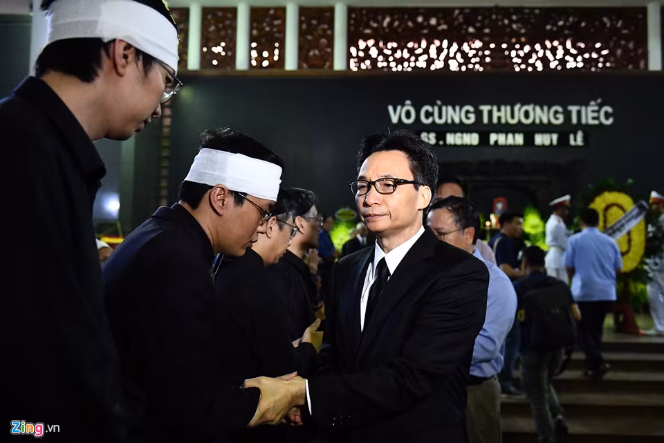 Phó thủ tướng Vũ Đức Đam chia buồn cùng gia quyến giáo sư Phan Huy Lê.