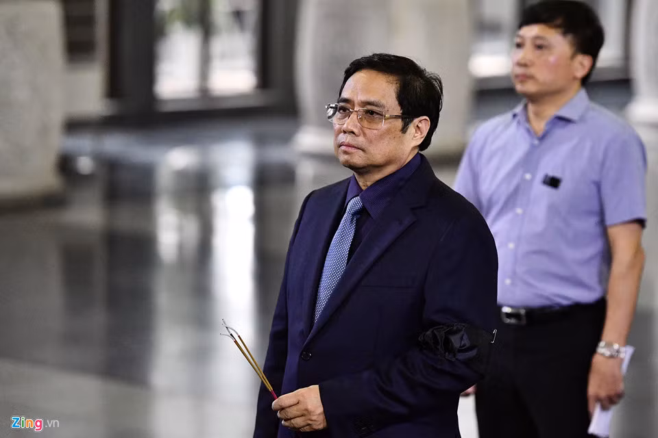 Trưởng Ban tổ chức Trung ương Phạm Minh Chính đến tiễn biệt giáo sư Phan Huy Lê.