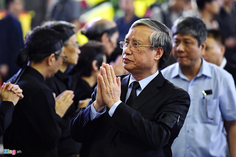 Ông Trần Quốc Vượng - Uỷ viên Bộ Chính trị, Thường trực Ban Bí thư Trung ương Đảng - chia buồn cùng gia quyến.