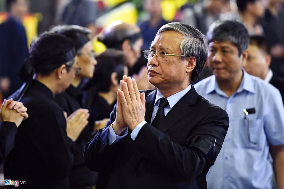 Ông Trần Quốc Vượng - Uỷ viên Bộ Chính trị, Thường trực Ban Bí thư Trung ương Đảng - chia buồn cùng gia quyến.