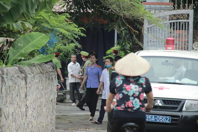 Quá trình áp giải được giám sát bởi các kiểm sát viên và sự chứng kiến trực tiếp của HĐXX.