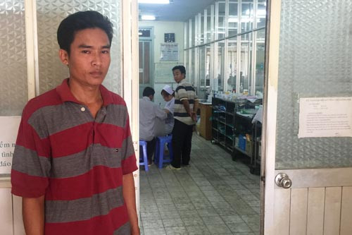 Me bi dien giat hon me, tre 4 thang khoc doi sua