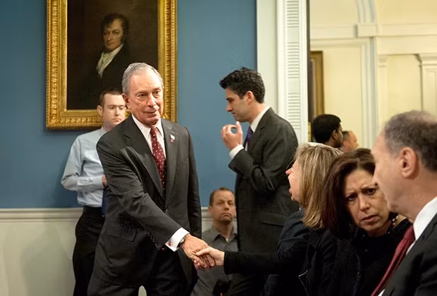 Bau cu TT My: Ai “ngang chan” ong Trump va ba Clinton?-Hinh-2