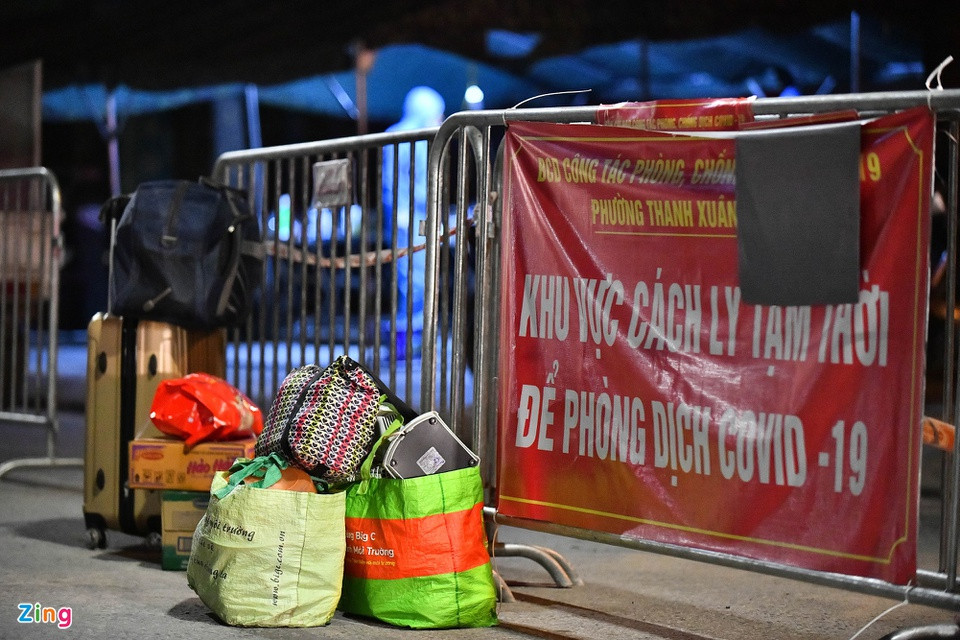 Hành lý mang theo của họ chủ yếu là quần áo cùng một số đồ vệ sinh cá nhân. 