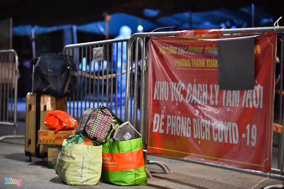 Hành lý mang theo của họ chủ yếu là quần áo cùng một số đồ vệ sinh cá nhân. 