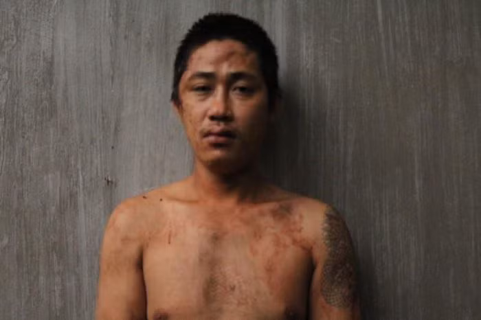  Say sỉn dùng mảnh kính tấn công công an: Nguyễn Tuấn Tài (26 tuổi, ngụ TP Thủ Đức, TP HCM) có biểu hiện say xỉn và gây rối trật tự công cộng. Khi lực lượng chức năng xuống giải quyết thì Tài dùng mảnh vỡ kính xe máy tấn công làm công an bị thương ở đầu. Ngày 30/8, Tài bị Công an TP Thủ Đức bắt tạm giam.