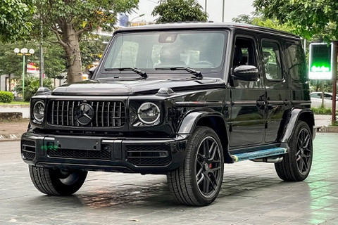 Doanh nhan lam gia giay to xe Mercedes-AMG G63