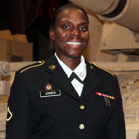 Jessica Jones là chuyên viên cơ khí pháo binh – công việc vốn chỉ dành cho nam giới.