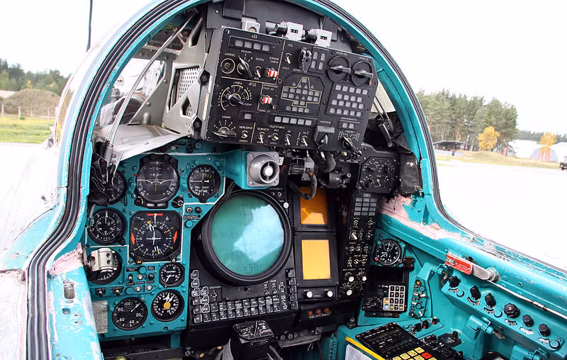 Lý do cuối cùng là VVS có thể muốn lực lượng đánh chặn của họ đủ sức chống lại sự phát triển của công nghệ UAV trong tương lai, mặc dù Su-57 rất nhanh, nhưng về tốc độ so với MiG-31 có lẽ thấp hơn.