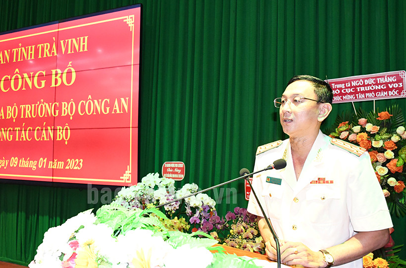 Đại tá Trần Hồng Minh - Phó Giám đốc Công an tỉnh Trà Vinh chân thành cảm ơn Đảng ủy Công an Trung ương, lãnh đạo Bộ Công an, Công an TP HCM, Tỉnh ủy, UBND tỉnh Trà Vinh và lãnh đạo Công an tỉnh Trà Vinh tin tưởng giao nhiệm vụ. Phó Giám đốc Công an tỉnh hứa sẽ tiếp tục nỗ lực, phấn đấu, phát huy năng lực bản thân và sức mạnh tập thể, quyết tâm hoàn thành tốt nhiệm vụ được giao, góp phần xây dựng Công an Trà Vinh ngày càng trong sạch, vững mạnh, chính quy, tinh nhuệ, hiện đại. (Ảnh: Báo Trà Vinh)