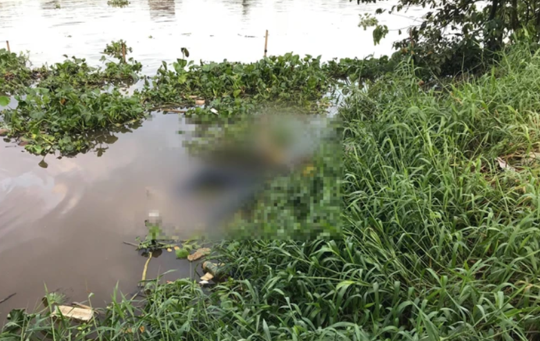 Phat hien thi the nam gioi noi tren song, ao co logo hinh ca sau