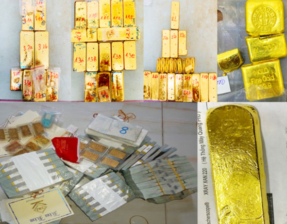 Đến trưa, Út điều khiển ghe đến khu vực cột mốc 263/2 gặp Lộc nhận ba bao vàng. Sau đó, Út chạy đến cặp vào bờ sát đường Tuy Biên để Hải, Minh, Phước, Trung vận chuyển vàng lên xe. Lúc này, lực lượng công an phát hiện vây bắt được Hải cùng tang vật là gần 51kg vàng 99,99%). Sau đó, những người liên quan đã ra đầu thú. (Ảnh: Công an TP HCM) 