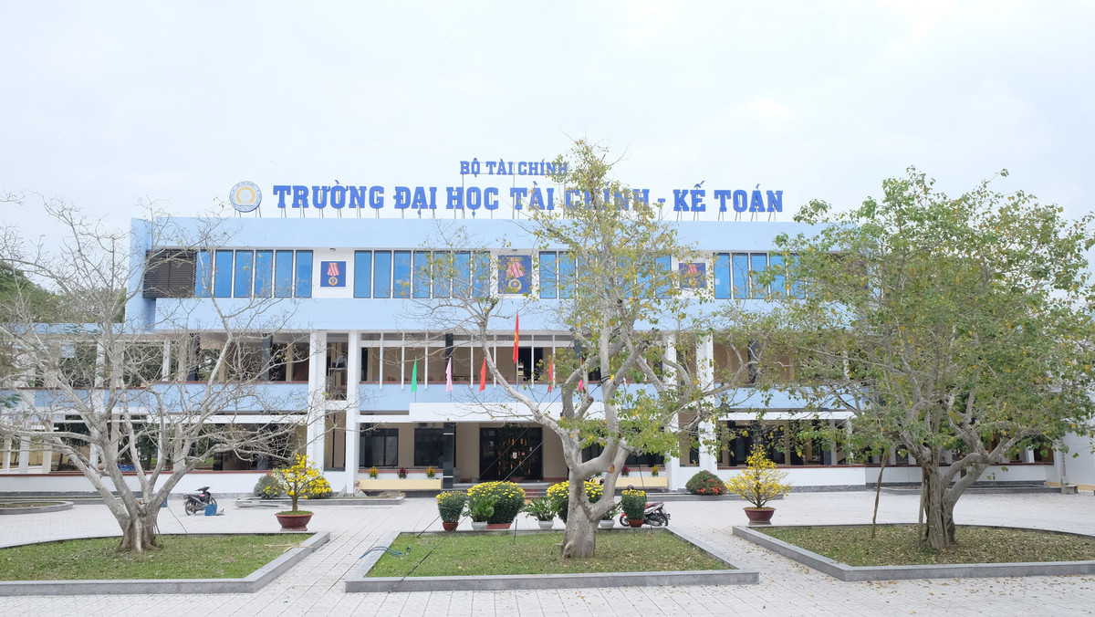 Dung “Thà” vết trượt từ cán bộ nhà nước thành “chị đại” dân xã hội - Hình 2 Dung “Tha” vet truot tu can bo nha nuoc thanh “chi dai” dan xa hoi-Hinh-2