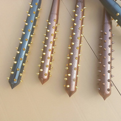 Ngoài vụ việc gây ra ở phường Bồ Đề, trưa 3/11/2022, khi chị N.H.L. (đang là sinh viên) ngồi chơi ở vỉa hè ngã tư Hàng Bài - Đinh Tiên Hoàng, phường Tràng Tiền, quận Hoàn Kiếm, đối tượng đã đi xe máy lao lên hè, cầm gậy sắt có gắn đinh đập thẳng vào mặt khiến nạn nhân bị đa chấn thương vùng mắt. (Ảnh minh hoạ, nguồn ảnh Internet) 