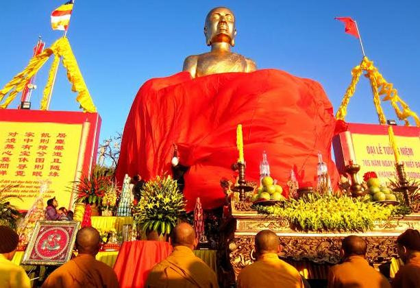  Lễ hội xuân Yên Tử: Chính thức khai mạc vào ngày 10/1 âm lịch và kéo dài hết tháng 3 Âm lịch. Là một trong những trung tâm Phật giáo của Việt Nam, Yên Tử (thuộc xã Thượng Yên Công, huyện Uông Bí, tỉnh Quảng Ninh) mỗi năm vào mùa lễ hội thu hút hàng trăm nghìn lượt khách hành hương. (Ảnh: Dân Việt) 