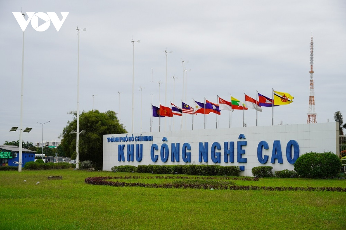 Cham tich hop dich vu, cac khu cong nghiep cua Viet Nam thieu suc song-Hinh-2