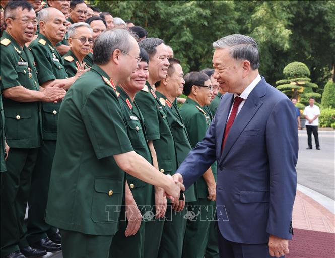 Tong Bi thu, Chu tich nuoc To Lam gap mat doan cuu chien binh Su doan 308-Hinh-3