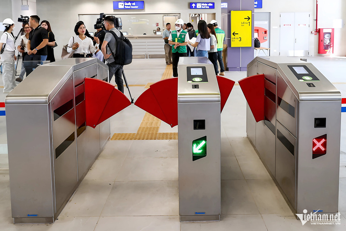 Metro Nhổn - ga Hà Nội chính thức chạy miễn phí đón khách - Hình 7 Metro Nhon - ga Ha Noi chinh thuc chay mien phi don khach-Hinh-7