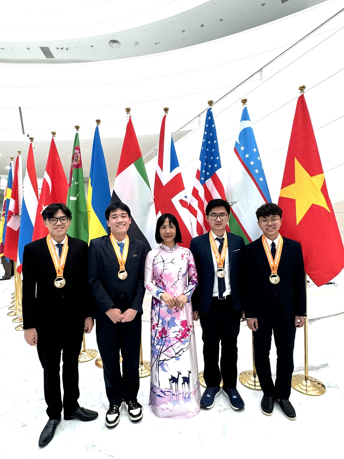 Cu 'be lai' gianh HCV Olympic Sinh hoc quoc te cua Nguyen Tien Loc-Hinh-2