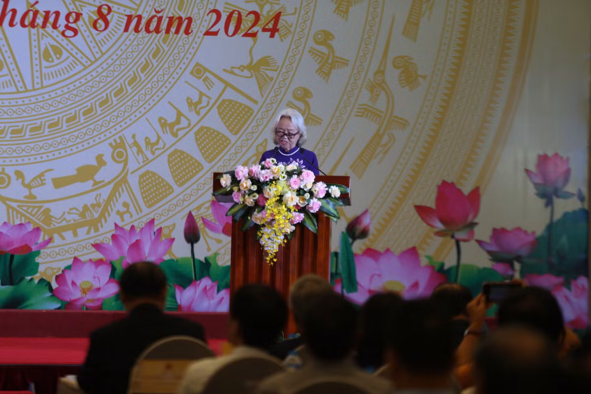 Lễ tôn vinh trí thức Khoa học và Công nghệ tiêu biểu năm 2024 - Hình 17 Le ton vinh tri thuc Khoa hoc va Cong nghe tieu bieu nam 2024-Hinh-17