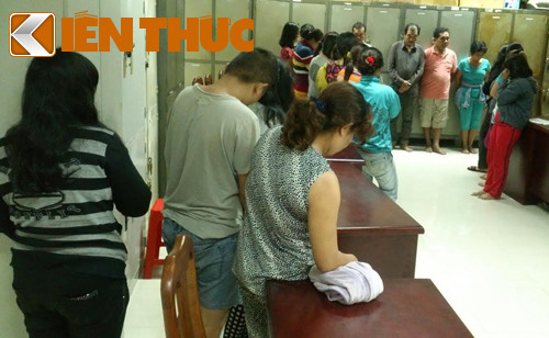 Các đối tượng đều là phụ nữ bị tạm giữ để lập hồ sơ, phân loại xử lý hành vi đánh bạc.