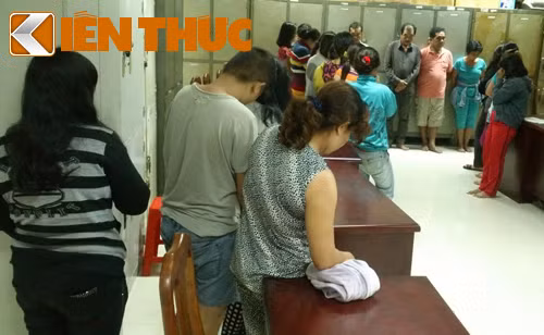 Các đối tượng đều là phụ nữ bị tạm giữ để lập hồ sơ, phân loại xử lý hành vi đánh bạc.