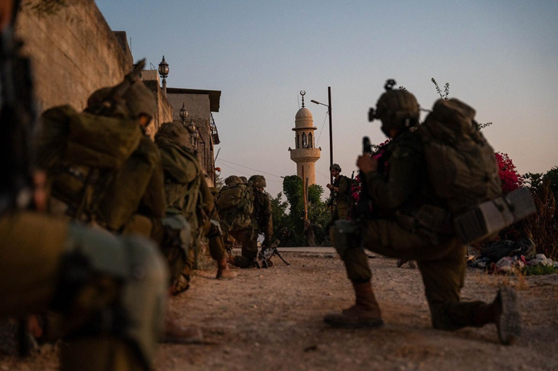 Đây là lần thứ hai Israel bị phục kích trên lãnh thổ Lebanon kể từ khi chiến tranh với Hezbollah bắt đầu. Cuộc phục kích đầu tiên diễn ra vào đầu tháng 10. Trang Pentapostagma của Hy Lạp đưa tin vào ngày 3/10 rằng lực lượng đặc nhiệm tinh nhuệ của Israel là những người đầu tiên tiến vào Lebanon, đã chịu tổn thất nghiêm trọng do cuộc phục kích chí mạng của Hezbollah ở miền nam Lebanon. Ảnh: IDF.