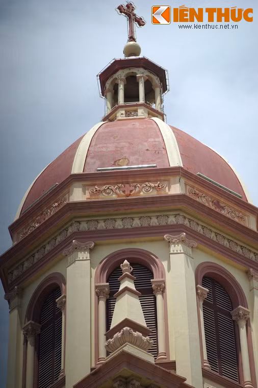 Ngày nay, nhà thờ Santa Cruz là một trong những địa điểm tham quan nổi tiếng bên bờ sông Chao Phraya của Bangkok.