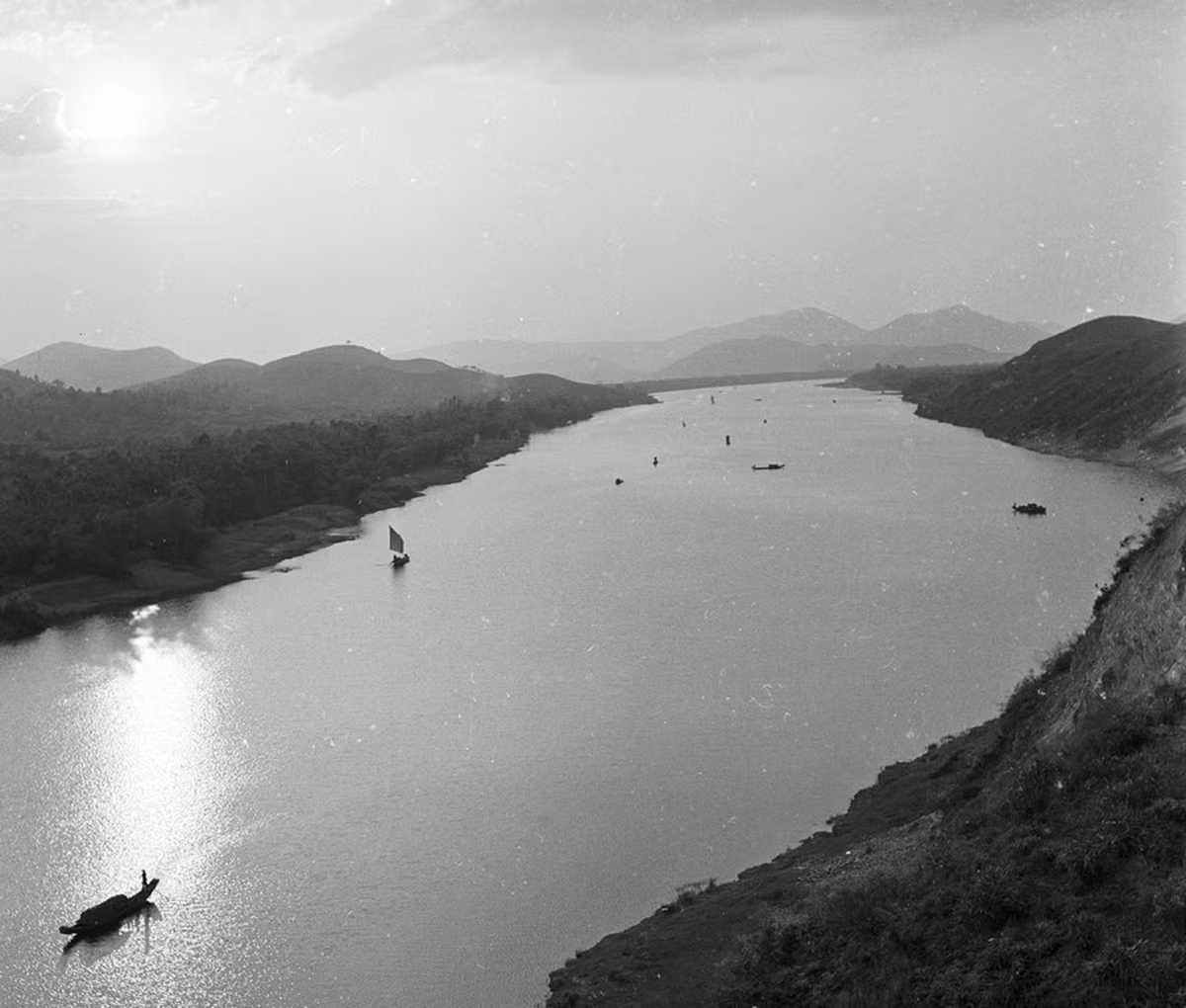 Một khúc sông Hồng ở khu vực miền núi phía Bắc.