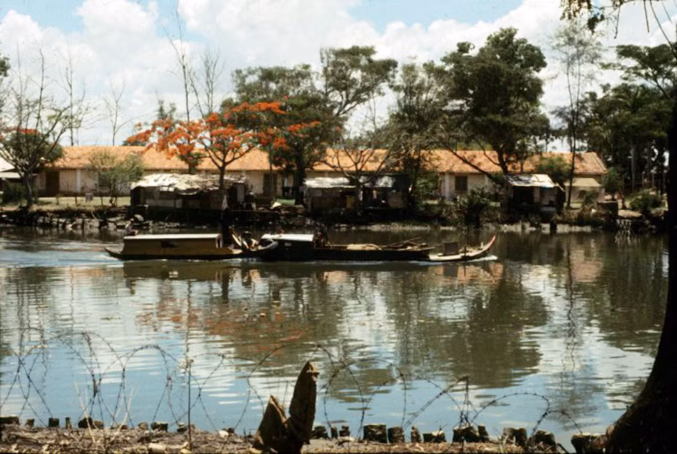 Rạch Thị Nghè phía sau Thảo Cầm Viên.